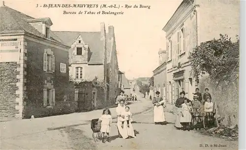 AK / Ansichtskarte  St-Jean-des-Mauvrets Rue du Bourg Bureau de Tabac et Boulangerie 