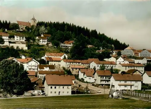 AK / Ansichtskarte 73873417 Kirchberg_Wald_Niederbayern Teilansicht mit Kirche Kirchberg_Wald