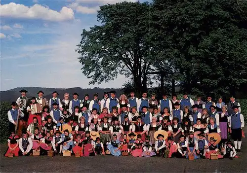 AK / Ansichtskarte  Beerfelden_Odenwald Gruppenbild Odenwaelder Volkskunstkreis 1951 vor dem historischen dreischlaefrigen Galgen Beerfelden Odenwald