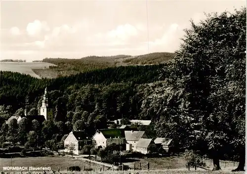 AK / Ansichtskarte  Wormbach_Schmallenberg Ortsansicht mit Kirche Panorama 