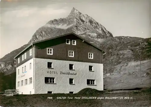 AK / Ansichtskarte 73875914 Galtuer_Tirol Hotel Dreilaender mit Ballunspitze Galtuer Tirol