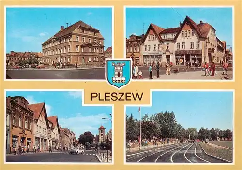 AK / Ansichtskarte 73876030 Pleszew_PL Rynek ratusz Zabudowa Stadion sportowy 