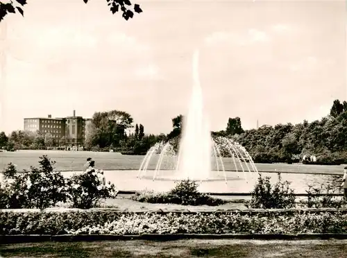 AK / Ansichtskarte  Bottrop Im Stadtgarten Springbrunnen Bottrop