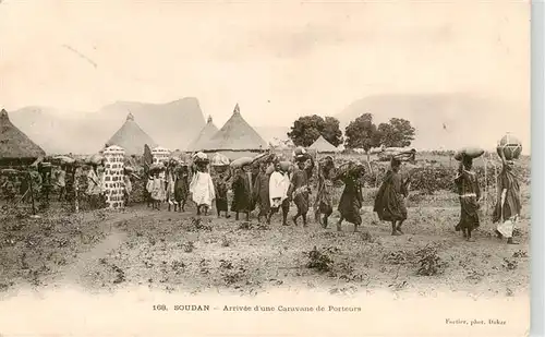 AK / Ansichtskarte  Soudan_Sudan_Africa Arrivee dune Caravane de Porteurs 