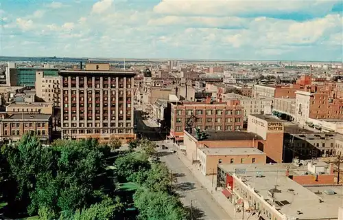 AK / Ansichtskarte  Regina_Saskatchewan_Canada Looking North on Scarth Street from the Hotel Saskatchewan 