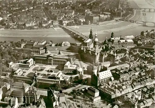AK / Ansichtskarte  Dresden_Elbe Blick ueber Altstadt mit Zwinger und Theaterplatz nach Neustadt 