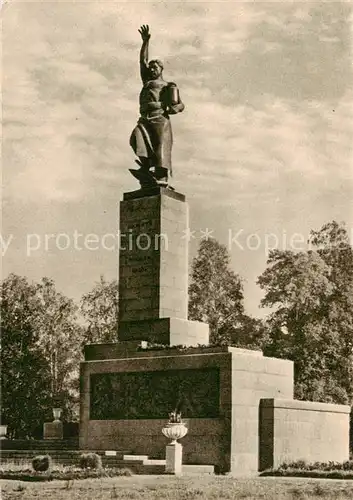 AK / Ansichtskarte 73876863 Leningrad_St_Petersburg_RU Denkmal an Opfern den  9 Janua 1905 