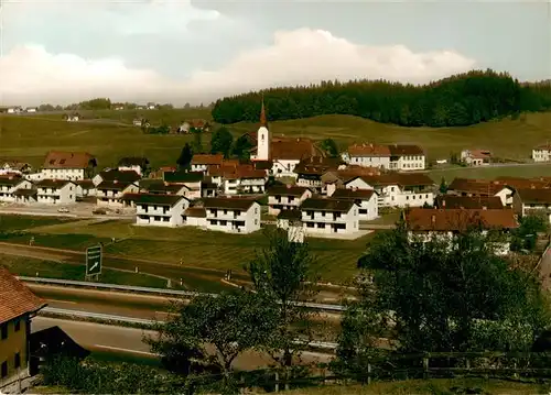 AK / Ansichtskarte  Neukirchen_Teisenberg Ortsansicht mit Kirche Neukirchen Teisenberg