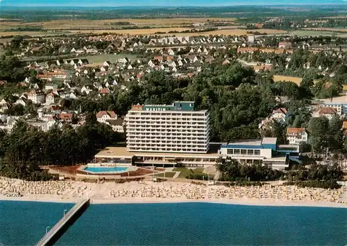 AK / Ansichtskarte  Timmendorf__Timmendorfer_Strand Fliegeraufnahme mit Hotel Maritim 