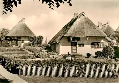 AK / Ansichtskarte  Wustrow_Ostseebad Fischlandhaeuser Wustrow_Ostseebad