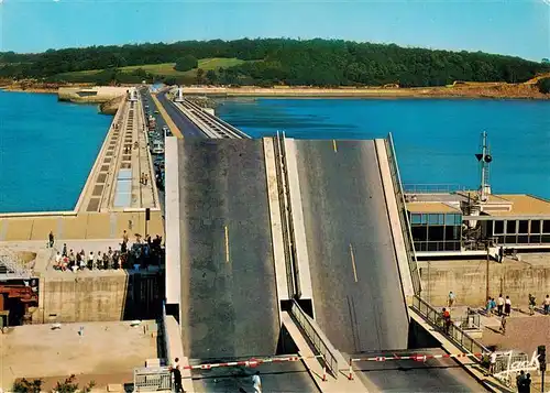 AK / Ansichtskarte  Rance_La_Barrage_Saint-Servan_35 Le pont leve pour le passage des bateaux dans l'ecluse 