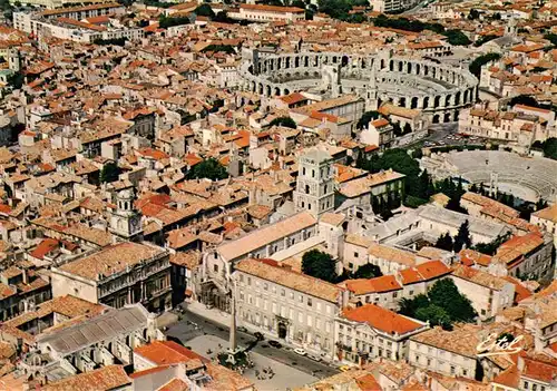 AK / Ansichtskarte  Arles_13 Vue aerienne Place de la Republique Eglise et le cloitre Saint Trophime le theatre antique et les arenes 