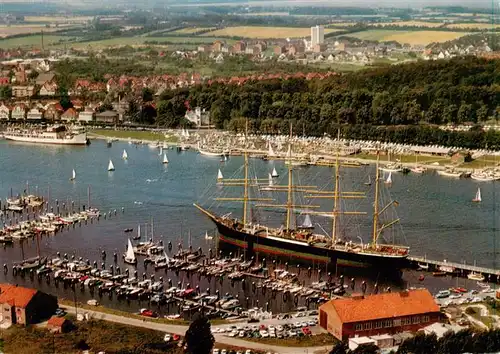 AK / Ansichtskarte  Travemuende_Ostseebad Fliegeraufnahme mit Viermaster Segler Travemuende_Ostseebad