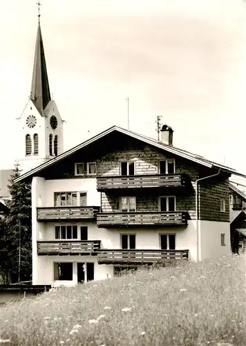 AK / Ansichtskarte  Riezlern_Kleinwalsertal_Vorarlberg Fremdenheim Haus Enzian Kirchturm Riezlern_Kleinwalsertal