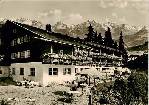 AK / Ansichtskarte  Sonthofen__Oberallgaeu Allgaeuer Berghof im Hoernergebiet Restaurant Terrasse Alpenpanorama 