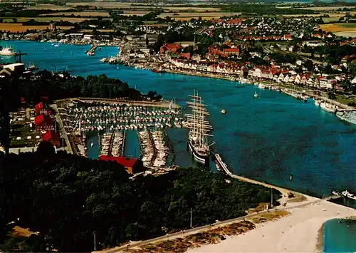 AK / Ansichtskarte  Travemuende_Ostseebad Fliegeraufnahme mit Yachthafen und Viermaster Segelschiff Travemuende_Ostseebad