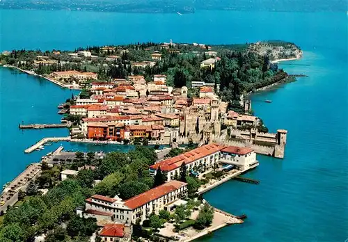 AK / Ansichtskarte 73881640 Sirmione_Lago_di_Garda Fliegeraufnahme Sirmione_Lago_di_Garda