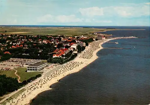 AK / Ansichtskarte 73882361 Wyk__Foehr Oststrand Meerwasser-Wellenbad Faehranleger 