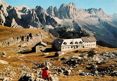 AK / Ansichtskarte  Schlernhaeuser_2457m_Bolzano_Dolomiti_IT mit Blick zum Rosengarten  
