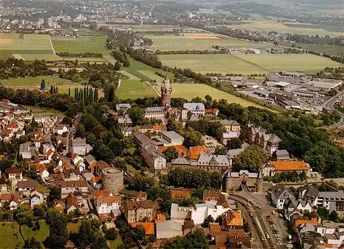 AK / Ansichtskarte 73884641 Friedberg__Hessen Fliegeraufnahme mit Burg 