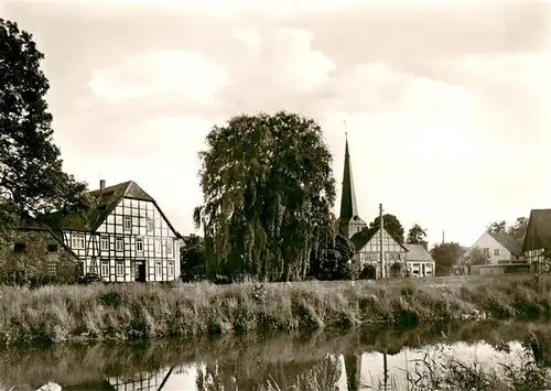 AK / Ansichtskarte  Gross-Berkel_Aerzen Teilansicht Fachwerkhaeuser Kirche 