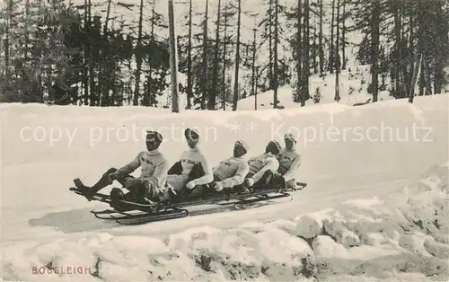 AK / Ansichtskarte  Bobsleigh_Traineaux_Schlitten Schlitten fahren  