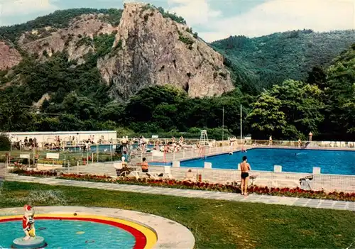 AK / Ansichtskarte  Bad_Muenster_Stein_Ebernburg Thermalschwimmbad mit dem Rheingrafenstein Bad_Muenster