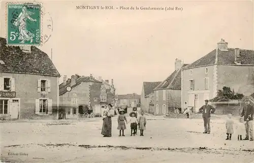 AK / Ansichtskarte 13885692 Montigny-le-Roi_52_Haute-Marne Place de la Gendarmerie 