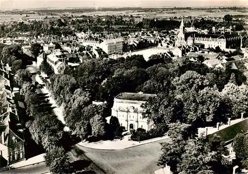 AK / Ansichtskarte  Issoudun_36 Le Jardin Public Place et Basilique du Sacre-Coeur Fliegeraufnahme 