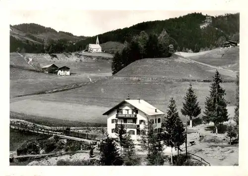 AK / Ansichtskarte 73886774 Santa_Maddalena_Funes_Suedtirol_IT Albergo Stella Alpine Gasthof Edelweiss Blick zur Kirche 