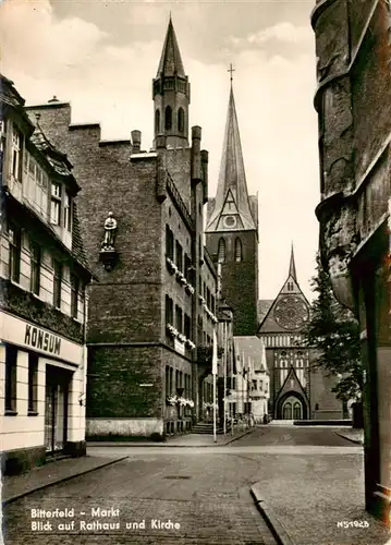 AK / Ansichtskarte  Bitterfeld Markt Rathaus und Kirche Bitterfeld