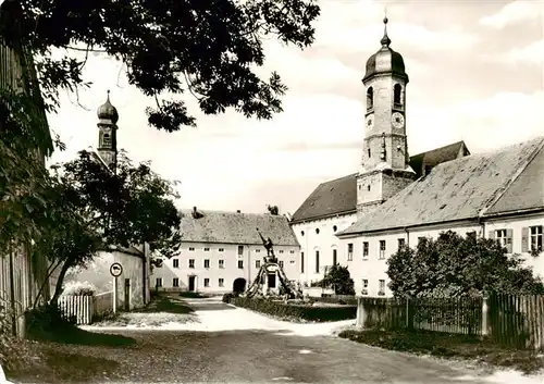 AK / Ansichtskarte  Weyarn Dorfplatz Kirche Weyarn