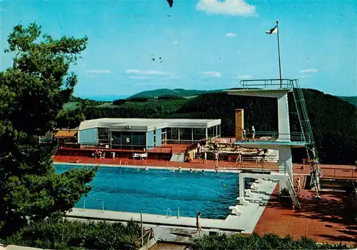 AK / Ansichtskarte  Winterberg_Hochsauerland Frei und Hallenschwimmbad Winterberg_Hochsauerland