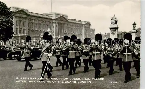 AK / Ansichtskarte  Buckingham__Palace_London_UK Guards 