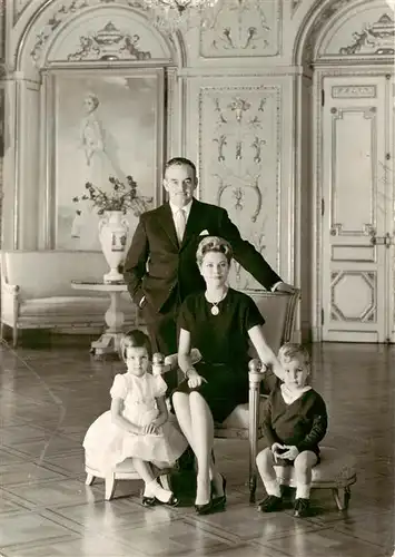 AK / Ansichtskarte  Adel_Monaco Prince Rainier 3 Princecc Grace Prince Albert Princesse Caroline Adel Monaco