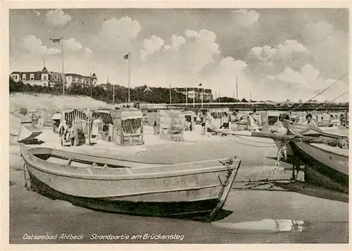 AK / Ansichtskarte  Ahlbeck_Ostseebad Strandpartie am Brueckensteg Ahlbeck_Ostseebad