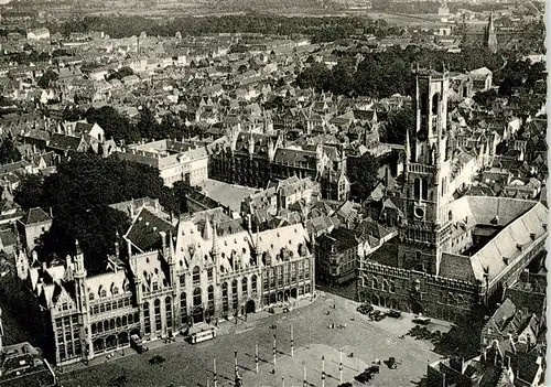 AK / Ansichtskarte  Brugge_Bruges_Flandern Wachtturm und grosser Platz Fliegeraufnahme 