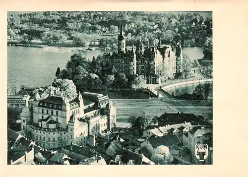 AK / Ansichtskarte  Schwerin__Mecklenburg Blick auf das Schloss Landeshauptstadt Kunstdruckkarte 