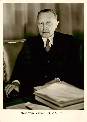 AK / Ansichtskarte  Politik_Politics_Politique Bundeskanzler Dr. Adenauer 