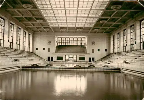 AK / Ansichtskarte  Rostock Schwimmhalle Neptun Halle mit Tribuene 