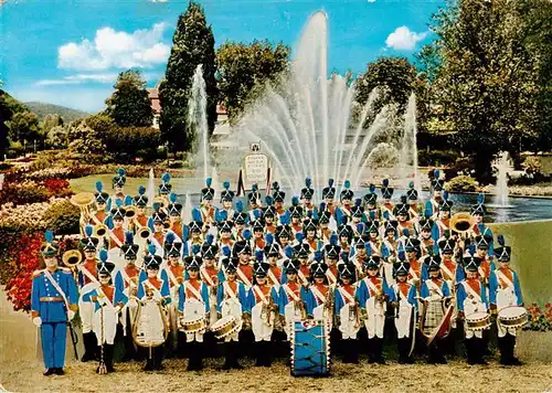 AK / Ansichtskarte 73895413 Bad_Kissingen Jugendmusikkorps Traditionsuniform Fraenkische Grenadiere um 1812 Parkanlagen Wasserspiele Bad_Kissingen