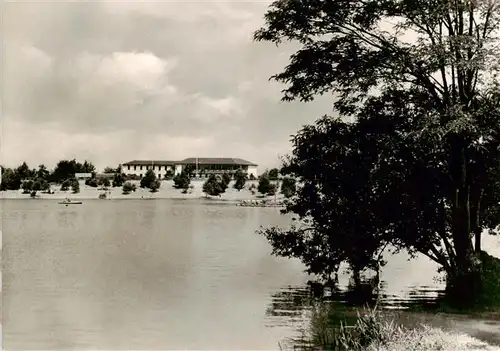 AK / Ansichtskarte  Garbsen Autobahn-Rasthaus und Hotel Uferpartie am see Garbsen