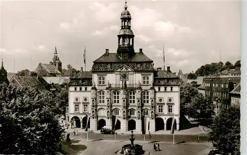AK / Ansichtskarte 73897608 Lueneburg Rathaus mit Glockenspiel Lueneburg