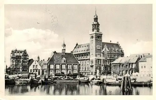 AK / Ansichtskarte 73897745 Leer_Ostfriesland Alte Waage und Boerse mit Rathaus Leer_Ostfriesland