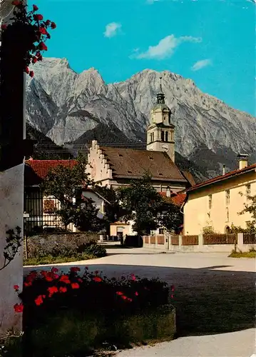AK / Ansichtskarte 73897818 Absam_Tirol_AT Dorfplatz mit Kirche und Bettelwurf 