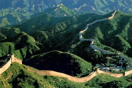 AK / Ansichtskarte 73897865 Badaling Ridges and Peaks Great Wall Air view Badaling