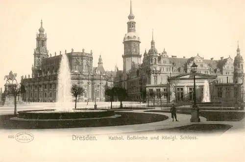 AK / Ansichtskarte 73897915 Dresden_Elbe Kath Hofkirche und Kgl Schloss 