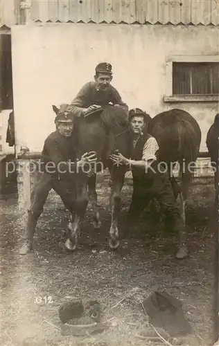 AK / Ansichtskarte  Militaria_Schweiz Soldaten Pferd Pfeife Militaria Schweiz