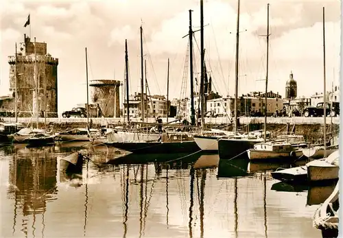 AK / Ansichtskarte  La_Rochelle_17 Le port avec les tours St Nicolas de la chaine et de la lanterne 