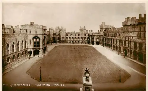 AK / Ansichtskarte  Windsor__Castle_London_UK The Quadrangle 